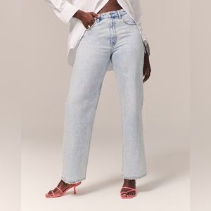 Abercrombie & fitch curve love high rise loose Jean light wash 24/00 short nwt